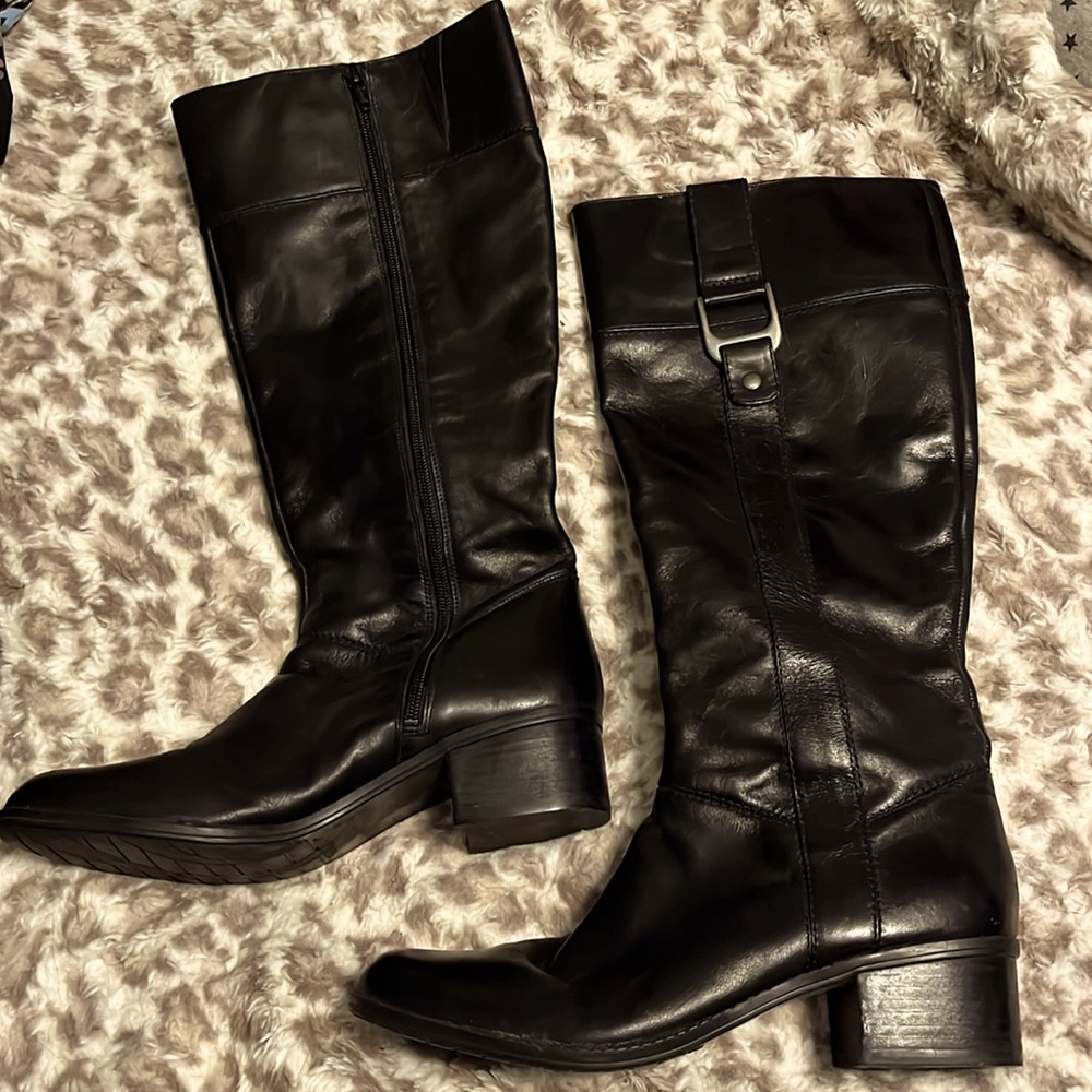 The perfect fall boot! Bandolino Size 9 Black leather tall boot